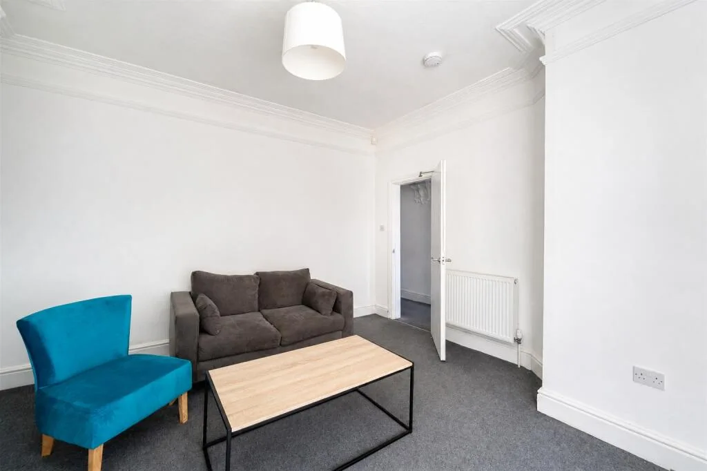 2 bedroom semi-detached house for rent