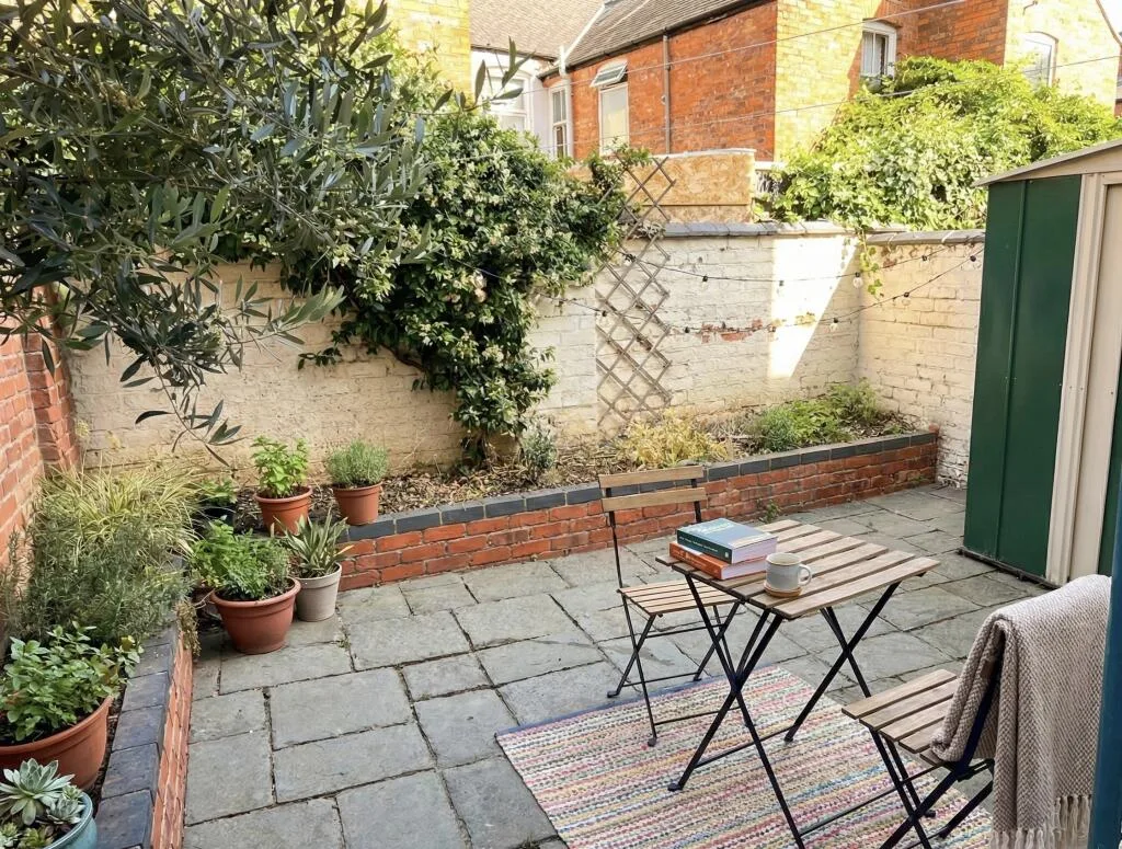 5 bedroom terraced house for rent