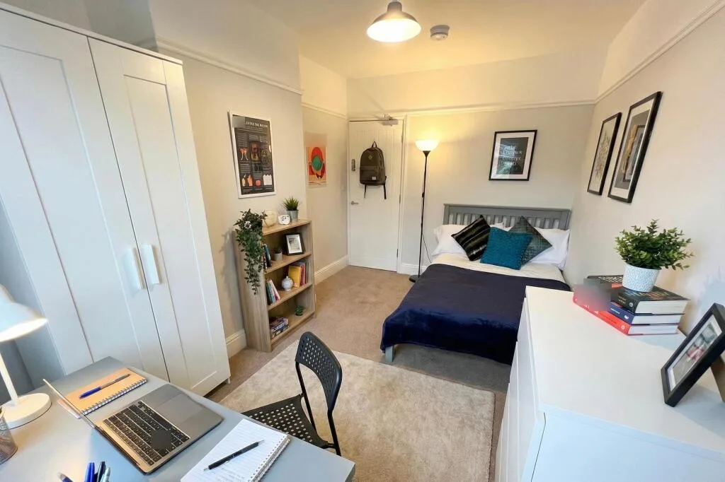 5 bedroom terraced house for rent