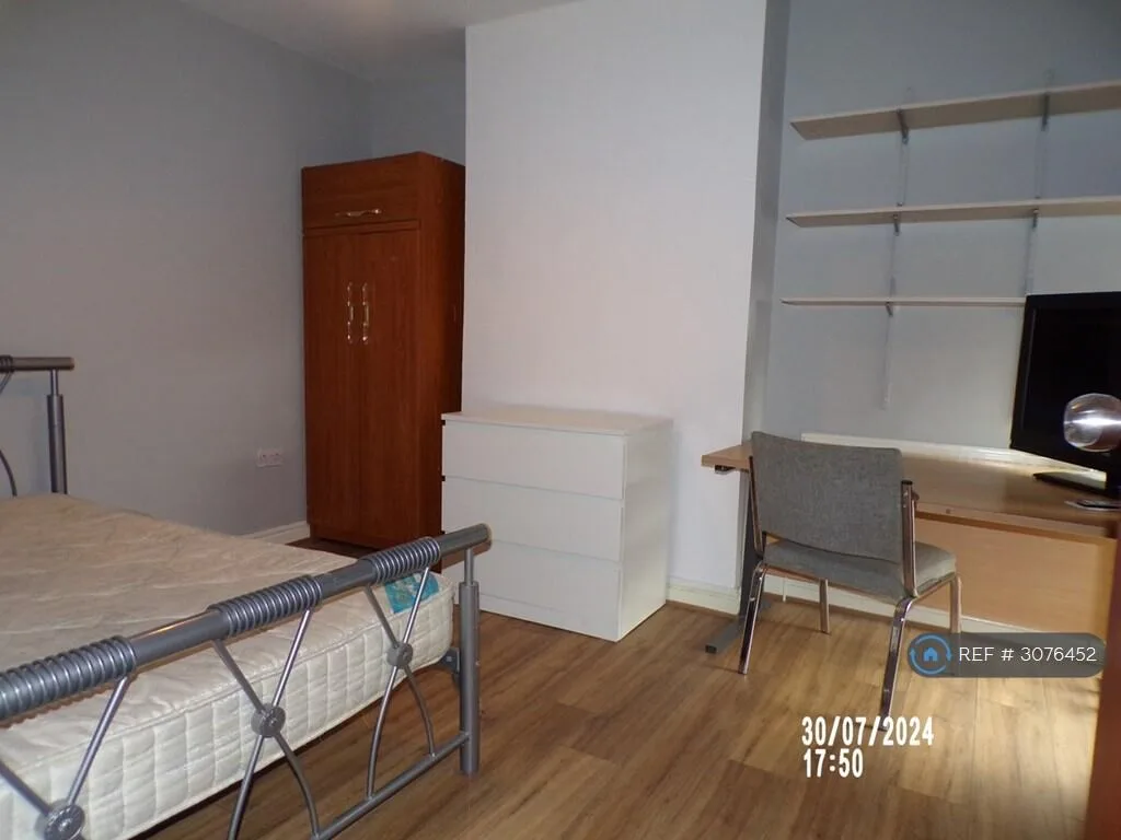 9 bedroom terraced house for rent