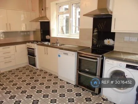 9 bedroom terraced house for rent