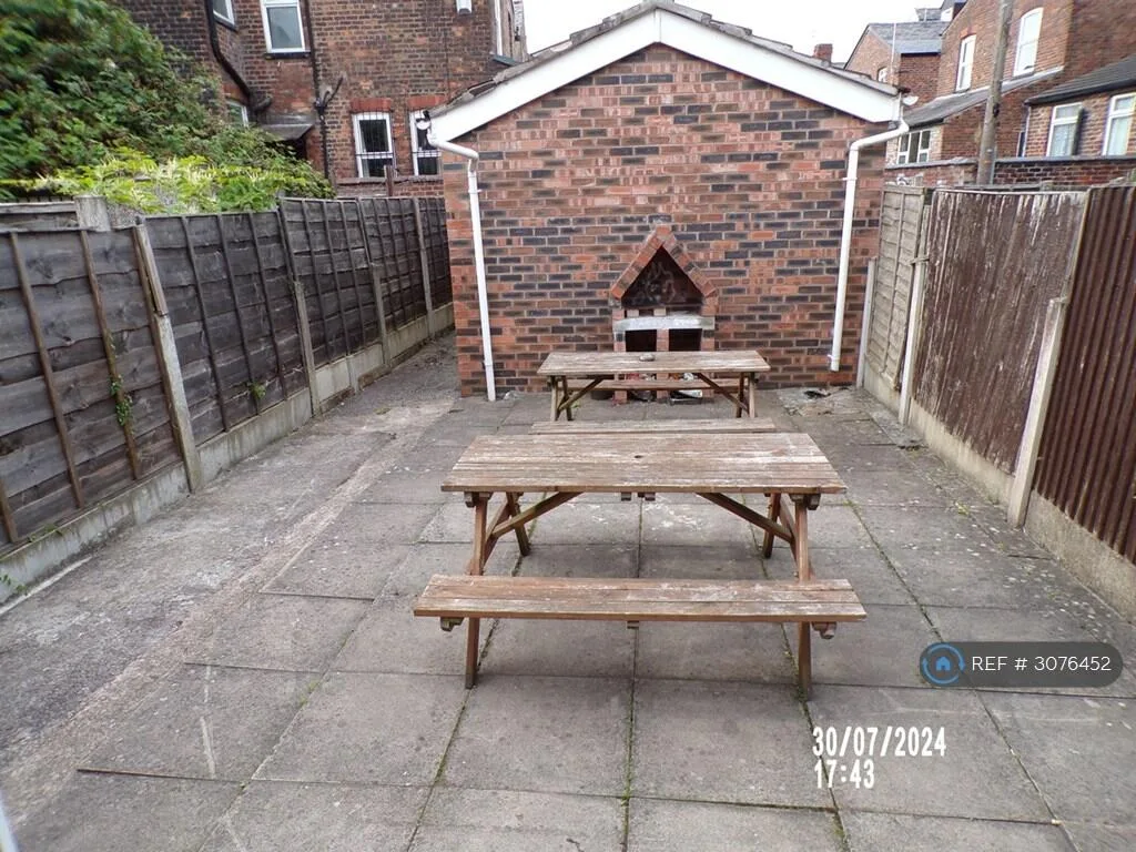 9 bedroom terraced house for rent