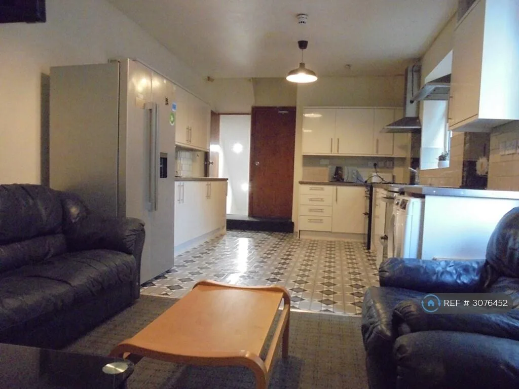 9 bedroom terraced house for rent