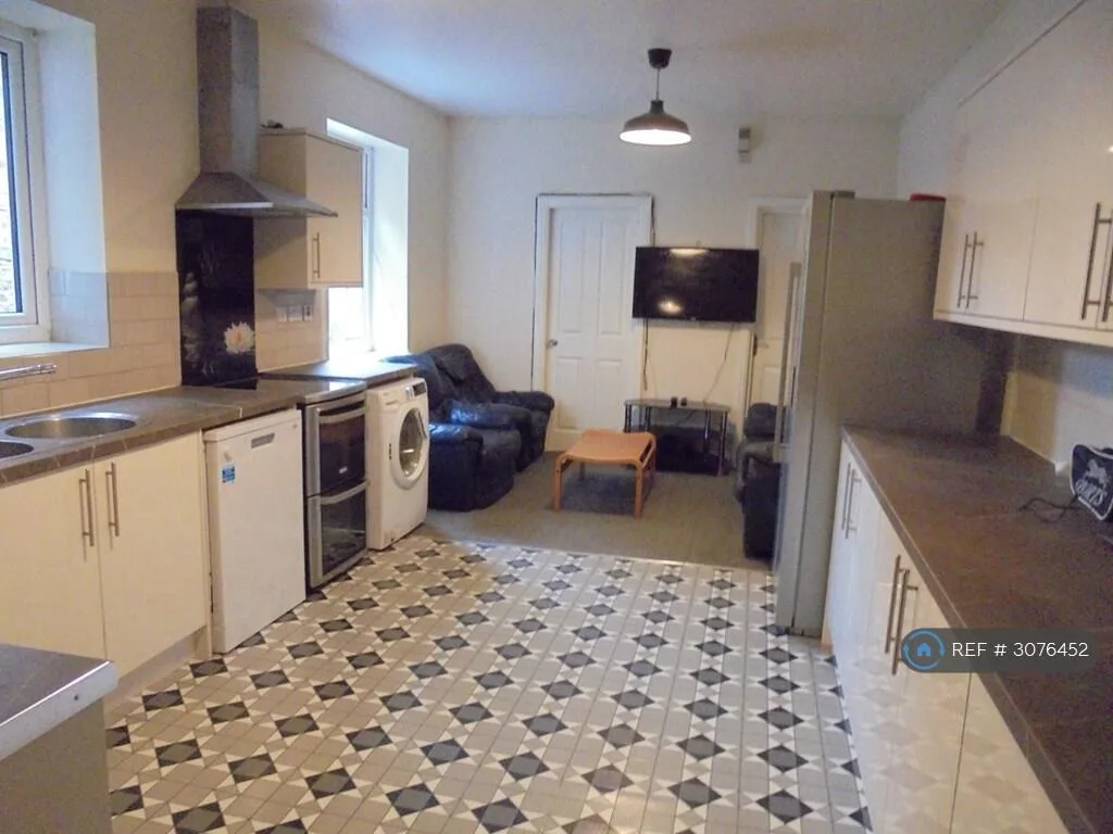 9 bedroom terraced house for rent