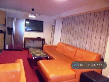 9 bedroom end of terrace house for rent