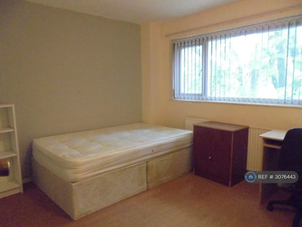 9 bedroom end of terrace house for rent