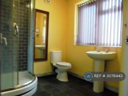 9 bedroom end of terrace house for rent