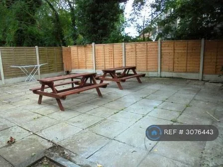 9 bedroom end of terrace house for rent