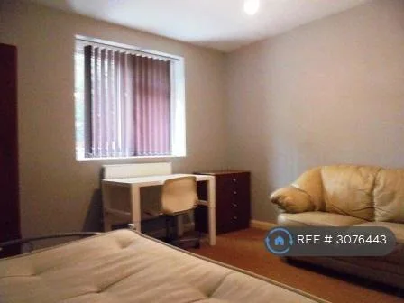 9 bedroom end of terrace house for rent