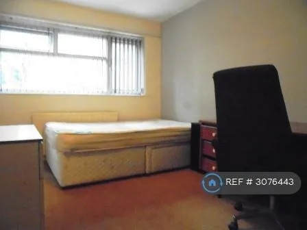 9 bedroom end of terrace house for rent