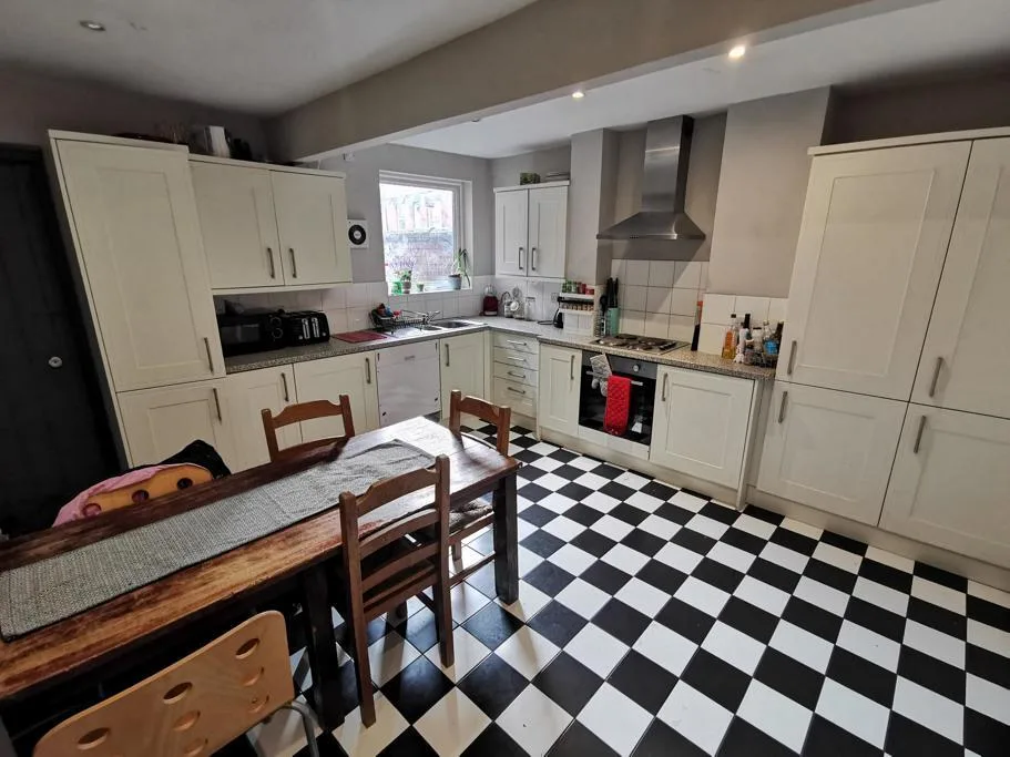 7 bedroom house for rent