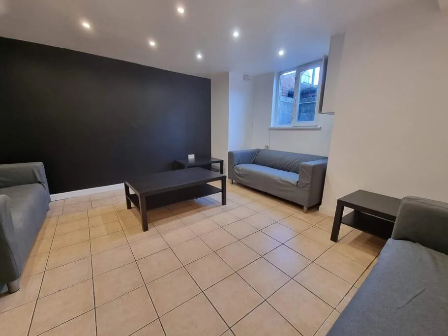8 bedroom house for rent