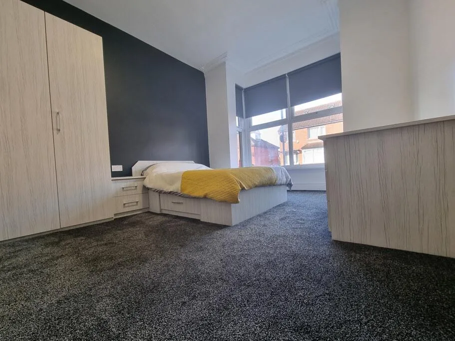 8 bedroom house for rent