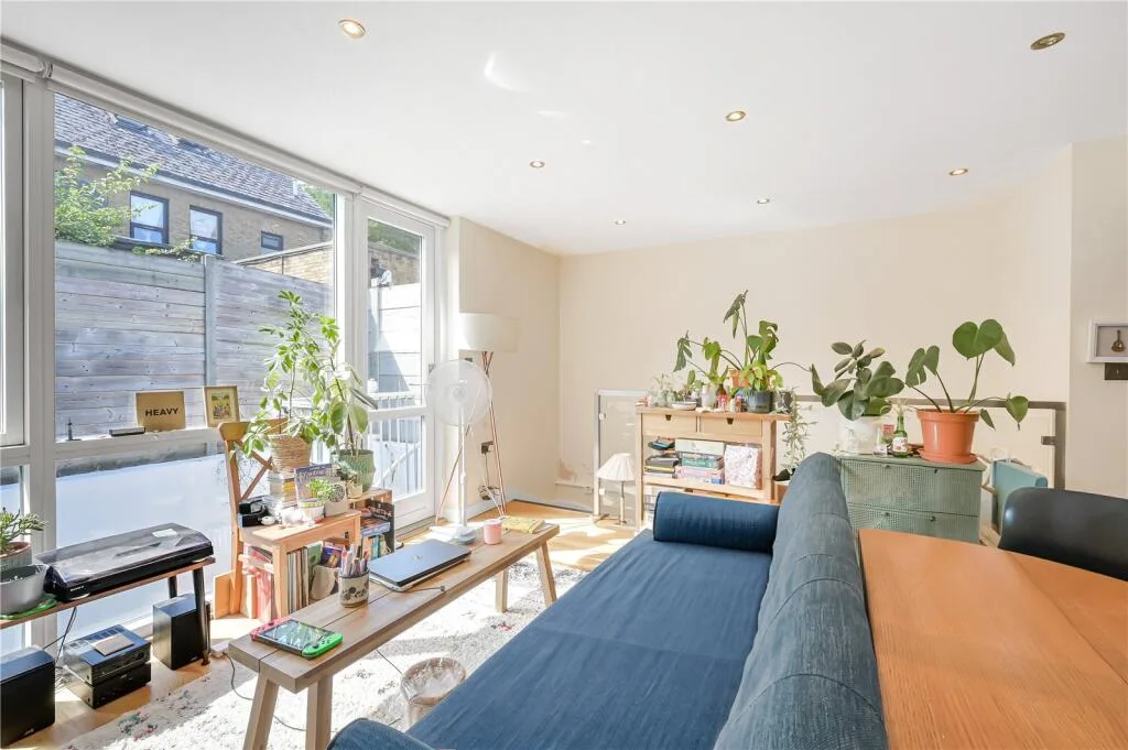 2 bedroom detached house for rent