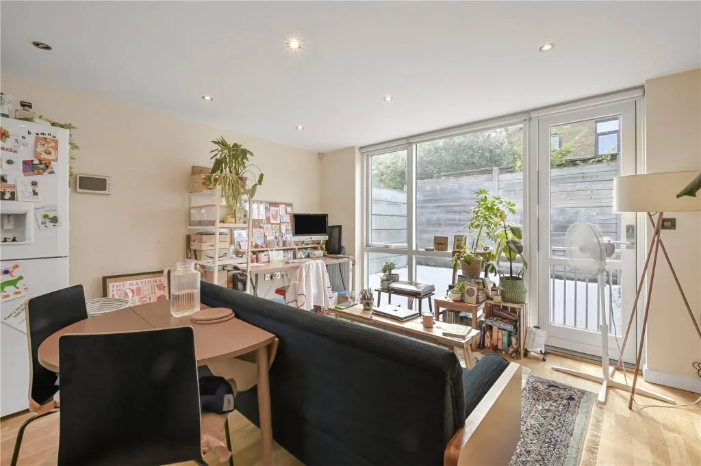 2 bedroom detached house for rent