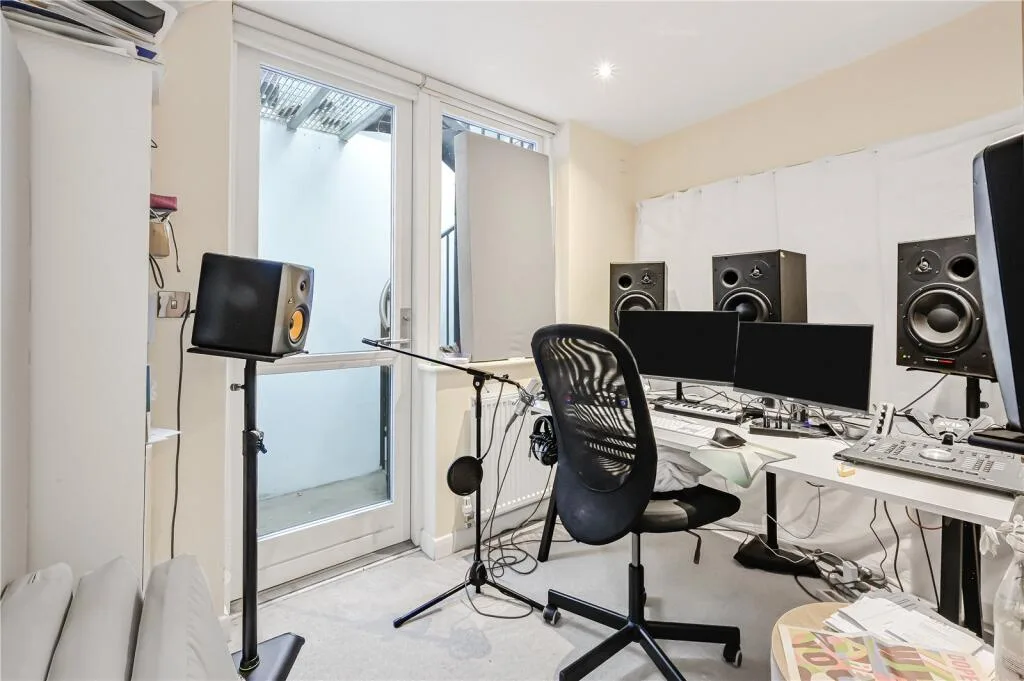 2 bedroom detached house for rent