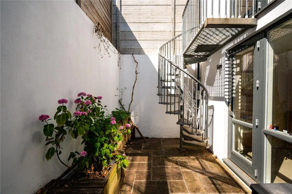 2 bedroom detached house for rent