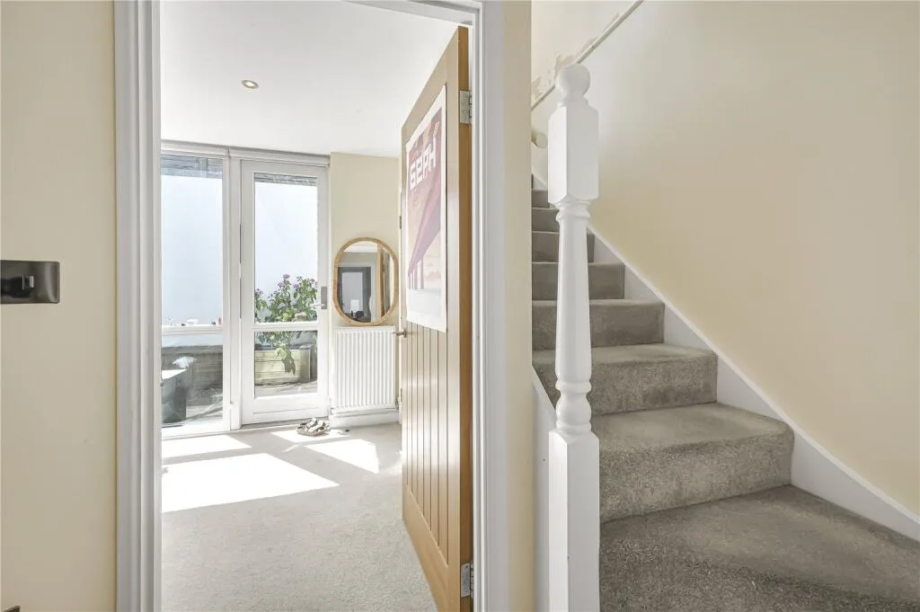 2 bedroom detached house for rent