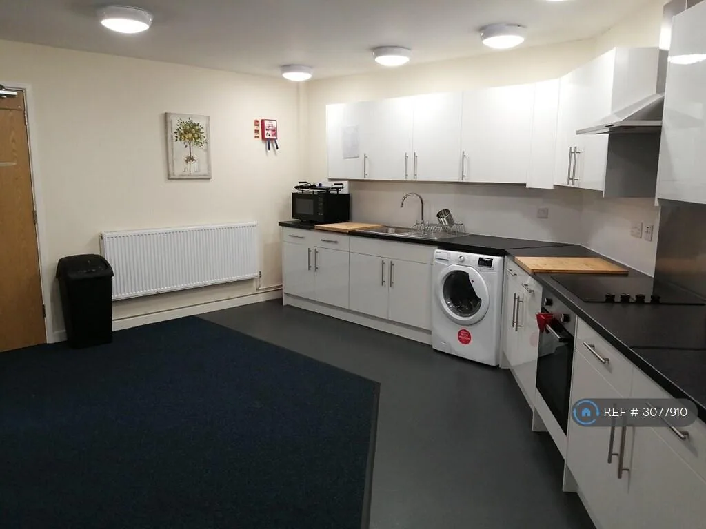 6 bedroom flat for rent