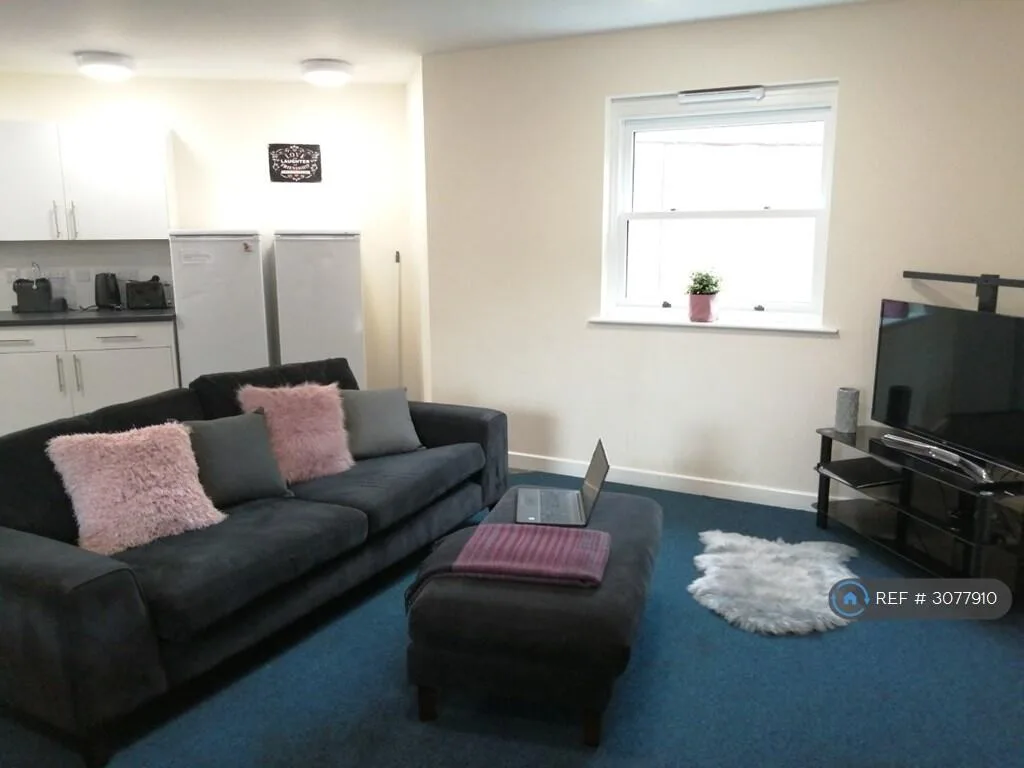6 bedroom flat for rent