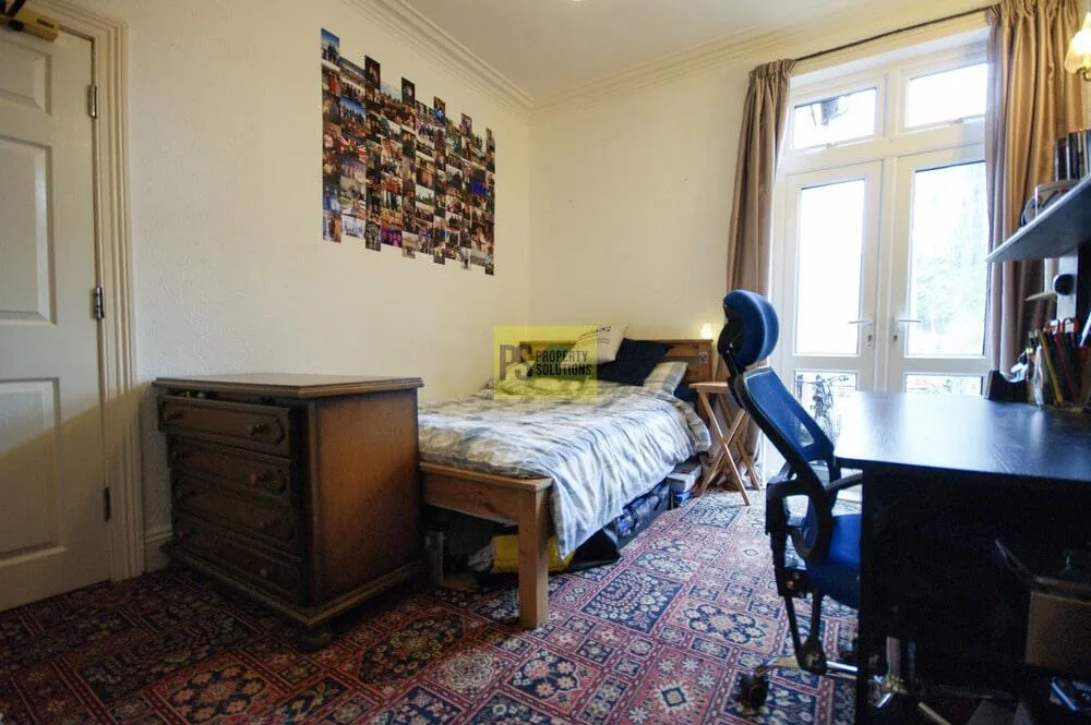 5 bedroom terraced house for rent