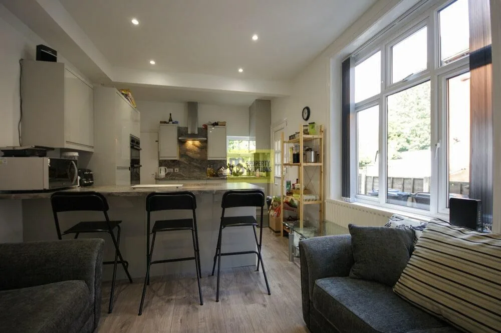 5 bedroom terraced house for rent