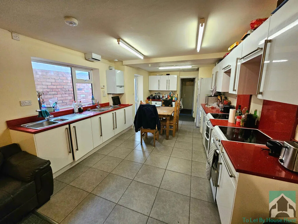 9 bedroom terraced house for rent