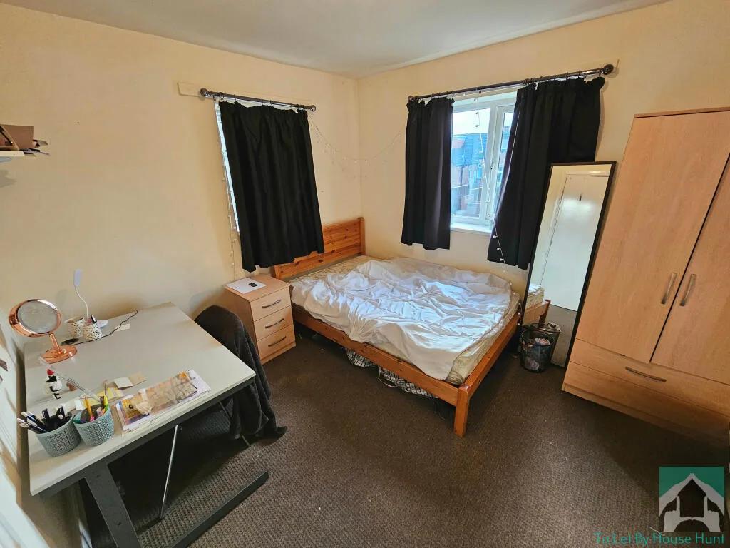 9 bedroom terraced house for rent