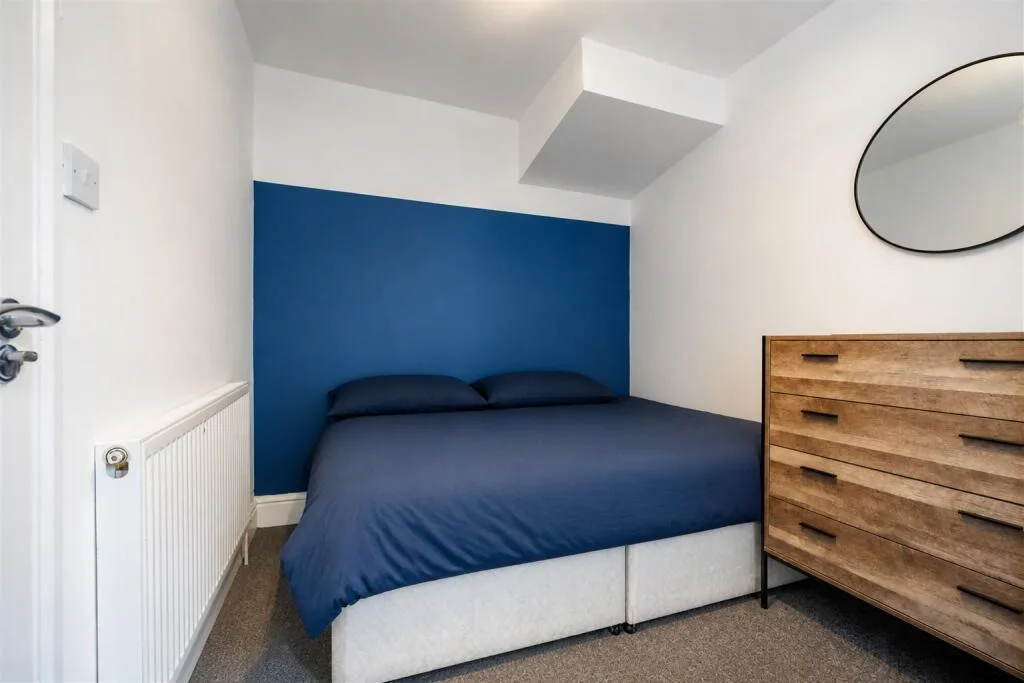 5 bedroom terraced house for rent