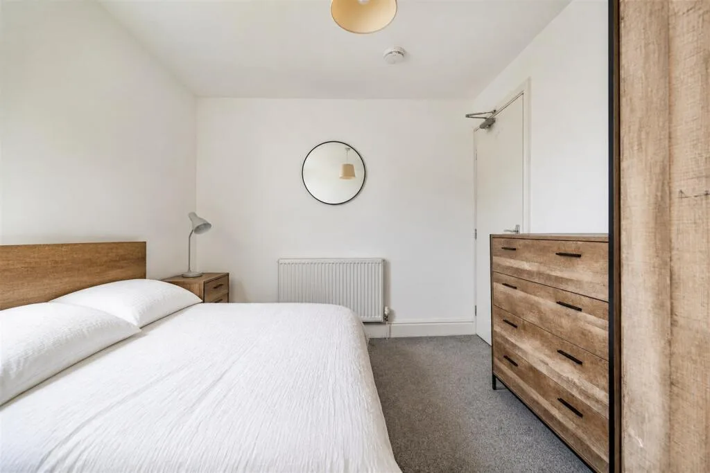 5 bedroom terraced house for rent