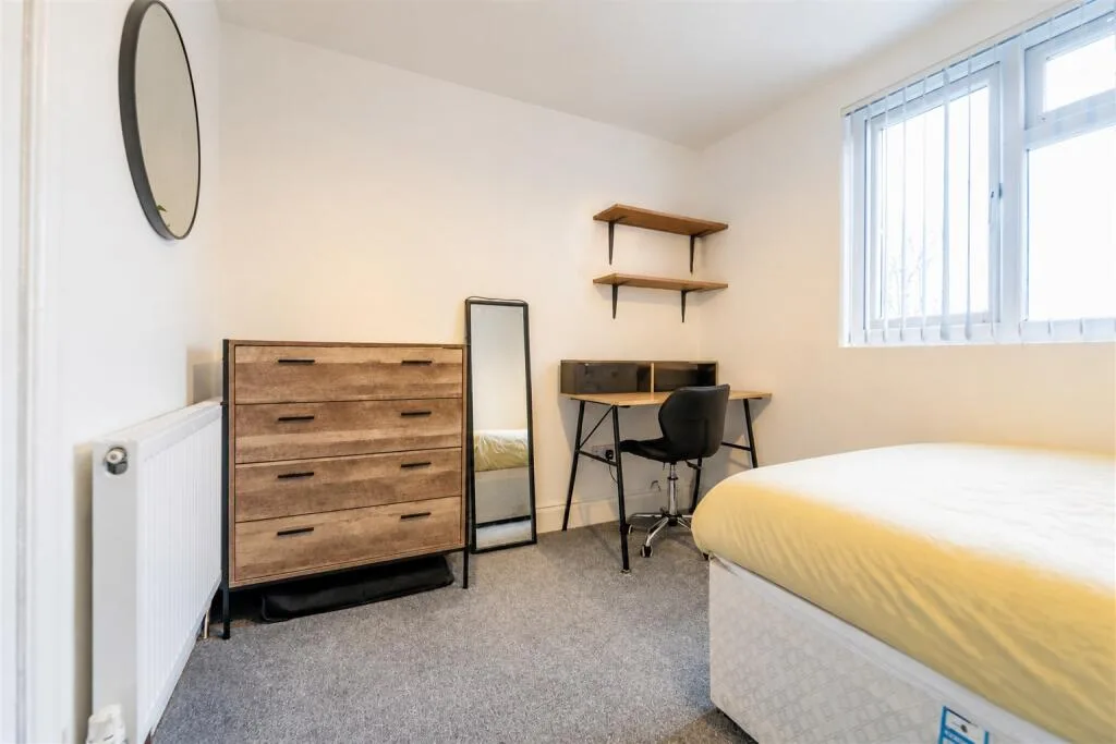 5 bedroom terraced house for rent