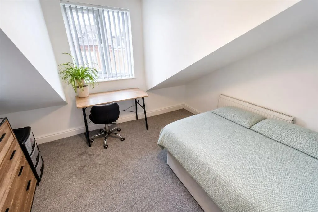5 bedroom terraced house for rent