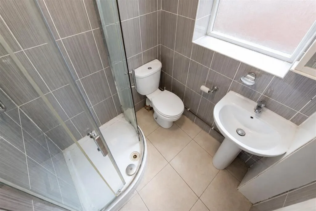 5 bedroom terraced house for rent
