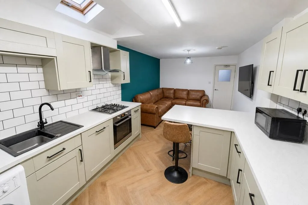 5 bedroom terraced house for rent
