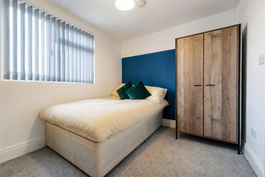 5 bedroom terraced house for rent