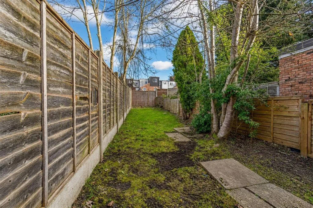 5 bedroom terraced house for rent