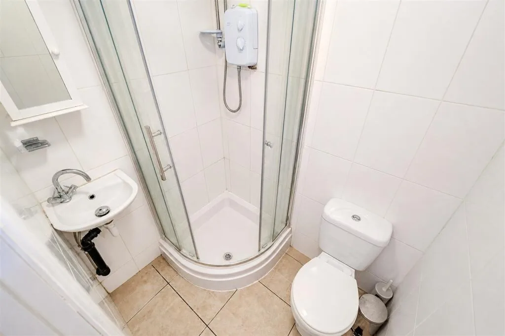 5 bedroom terraced house for rent