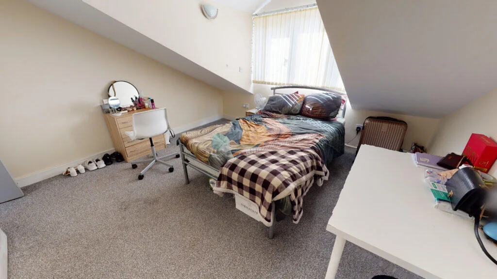 6 bedroom house for rent