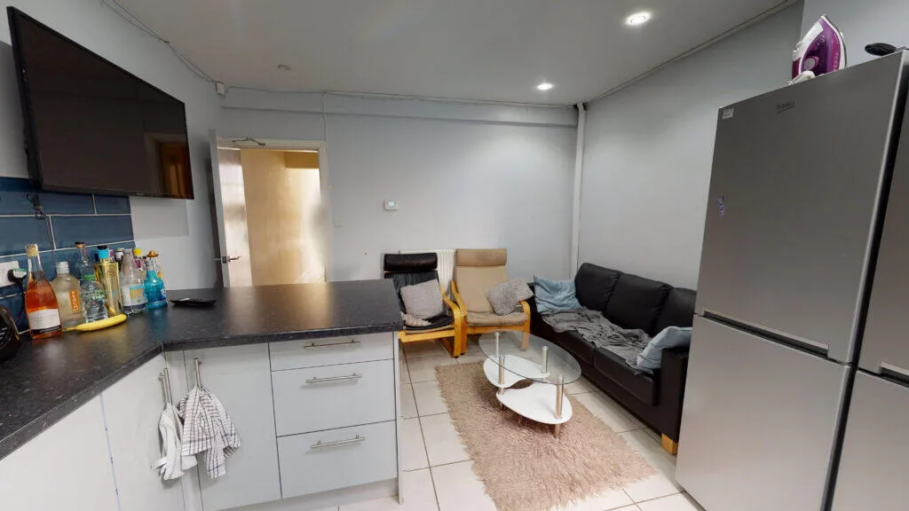 6 bedroom house for rent