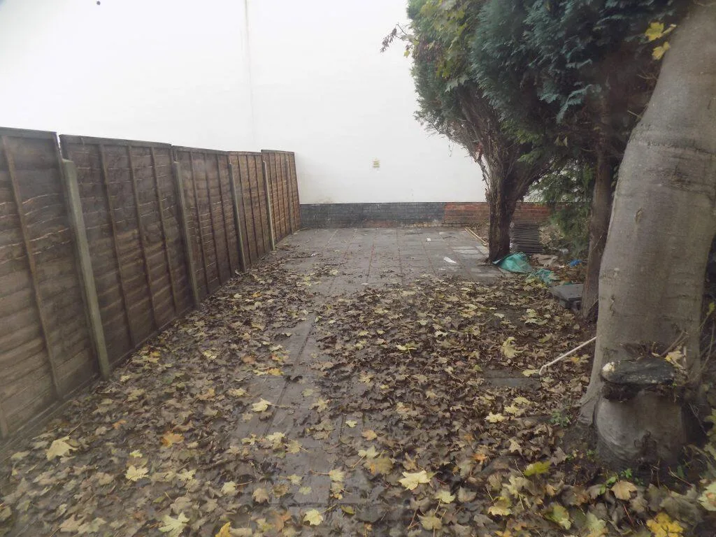 6 bedroom house for rent