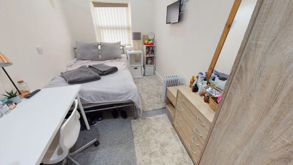 6 bedroom house for rent