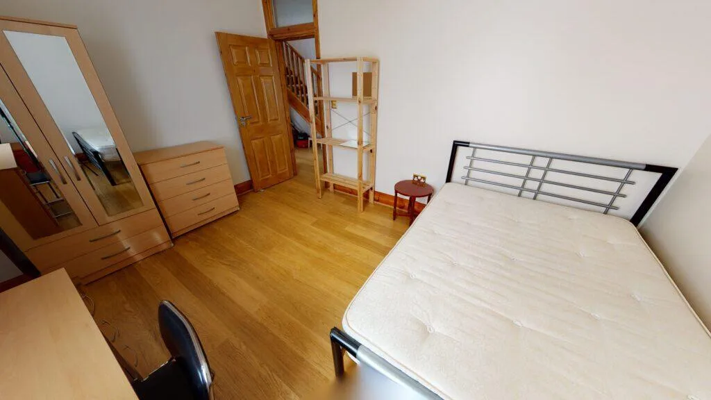 5 bedroom flat for rent
