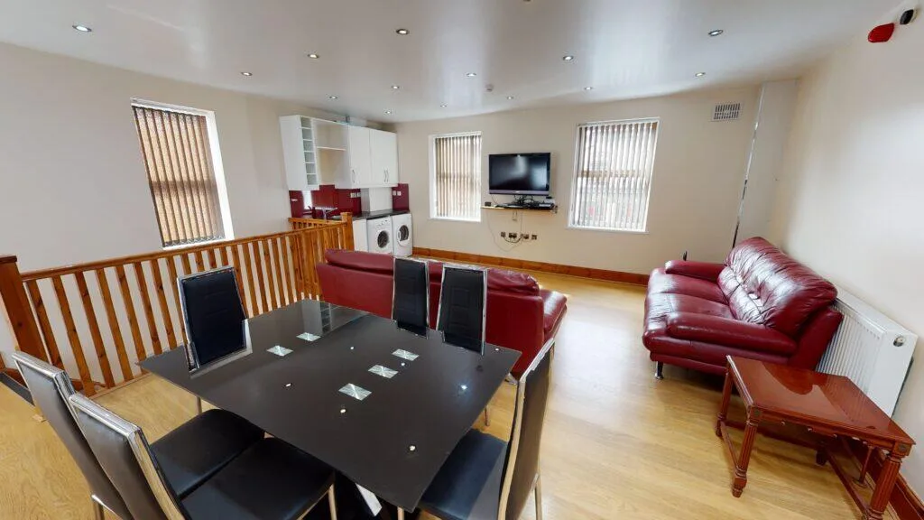5 bedroom flat for rent
