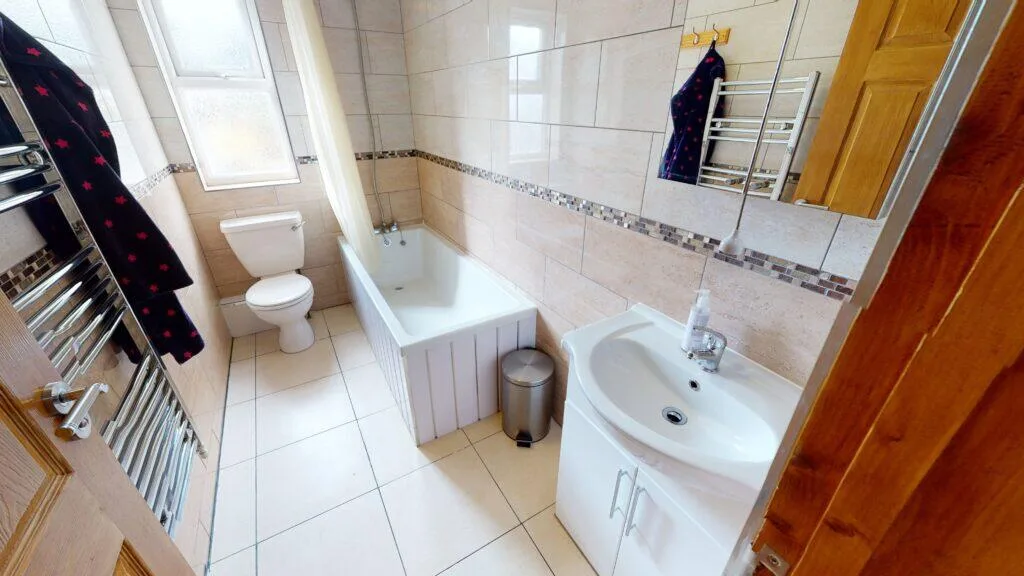 5 bedroom flat for rent