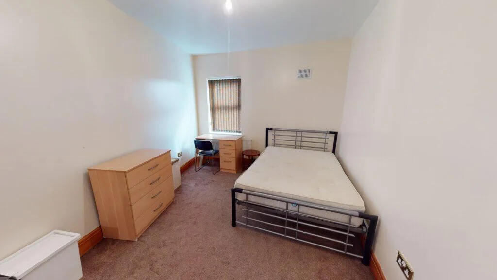 5 bedroom flat for rent