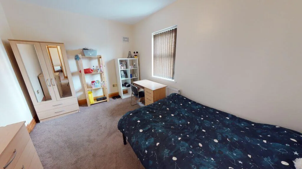 5 bedroom flat for rent