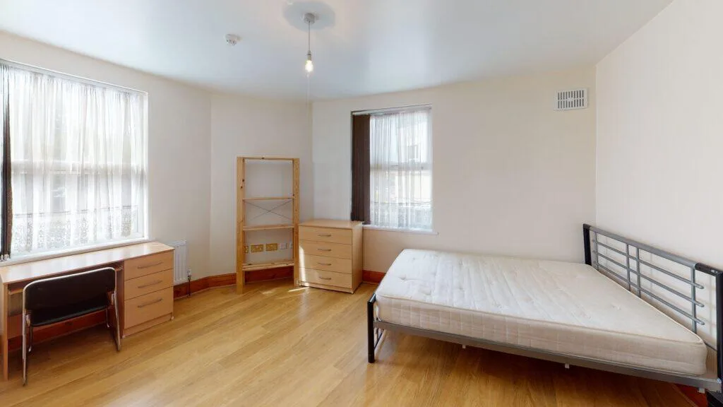 5 bedroom flat for rent