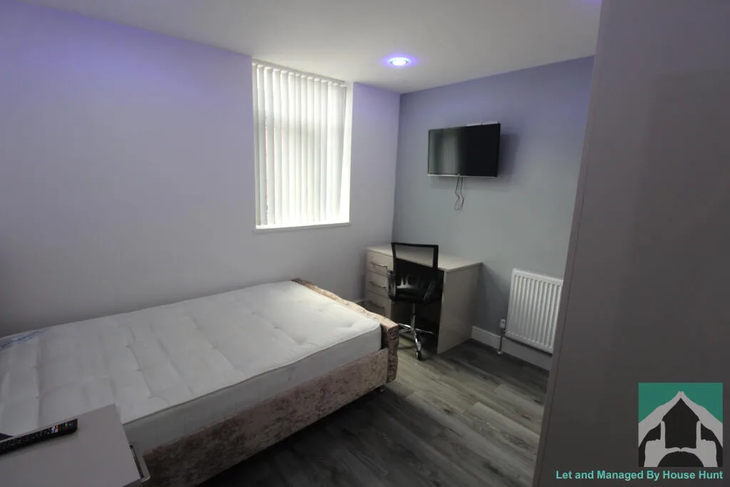 6 bedroom house for rent