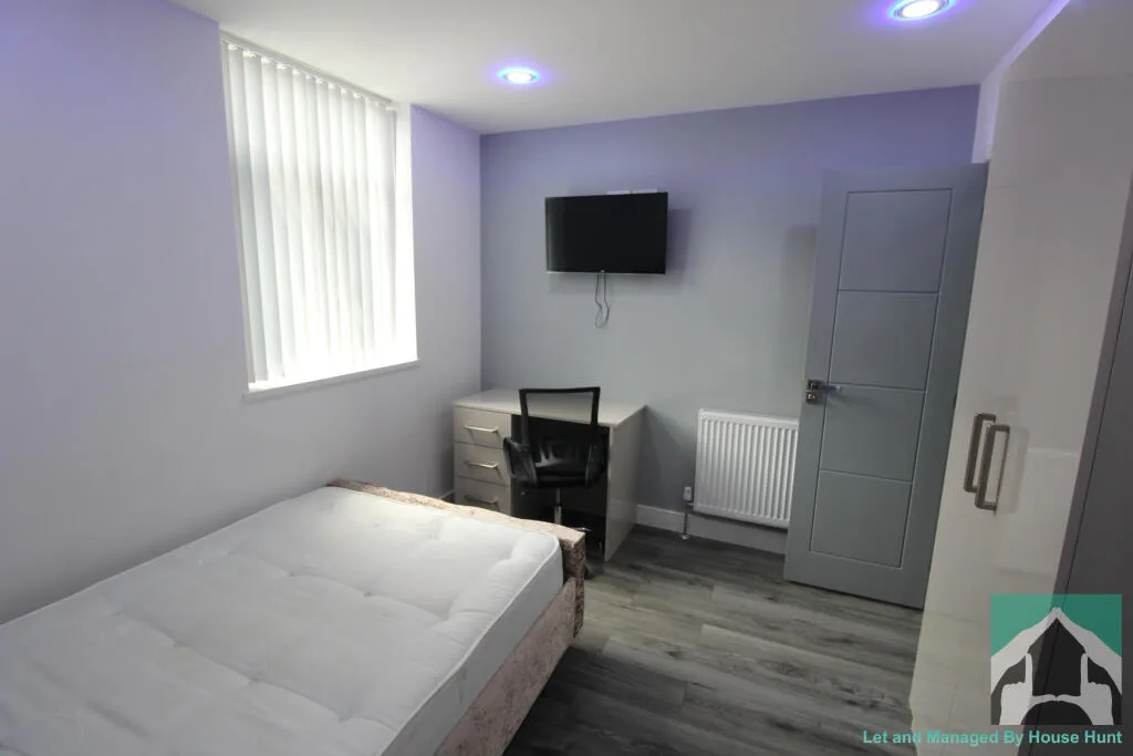 6 bedroom house for rent