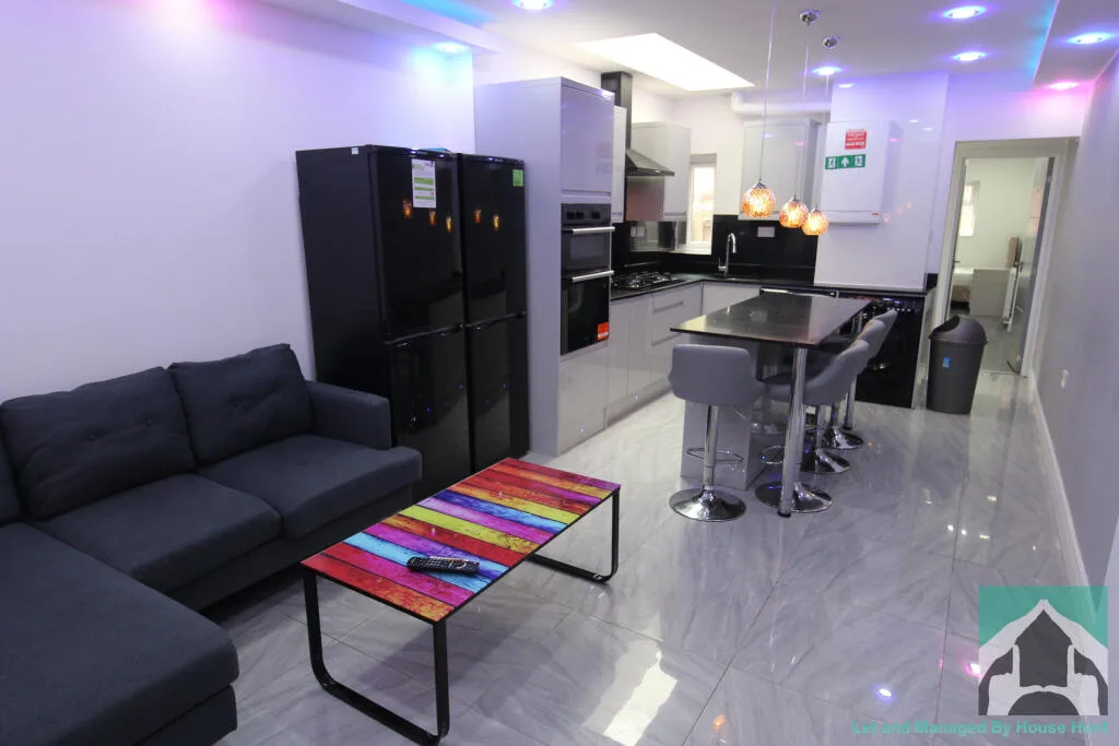 6 bedroom house for rent